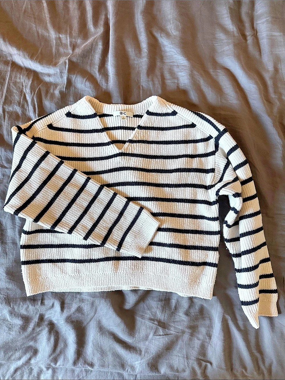Uniqlo C V-Neck Long Sleeve Striped Crew Sweater